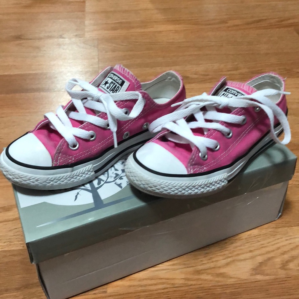 Pink all star low top kids converse